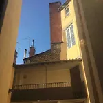 Le Silence Des Toits / Silence Under The Roofs شقة *