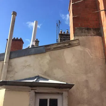 Apartment Le Silence Des Toits / Silence Under The Roofs *