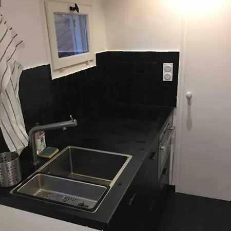 Le Silence Des Toits / Silence Under The Roofs *