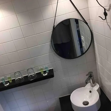 Le Silence Des Toits / Silence Under The Roofs Lägenhet Lyon