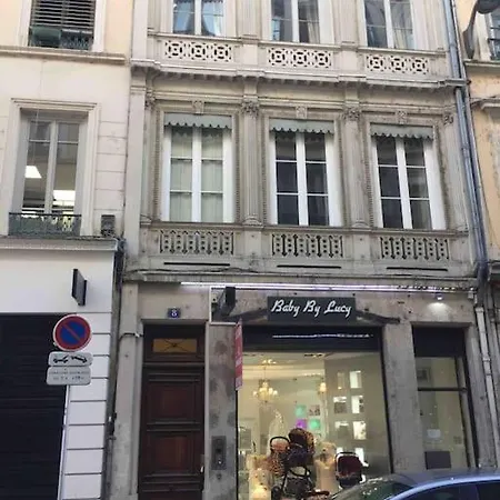Le Silence Des Toits / Silence Under The Roofs Lyon
