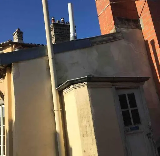 Le Silence Des Toits / Silence Under The Roofs Lyon