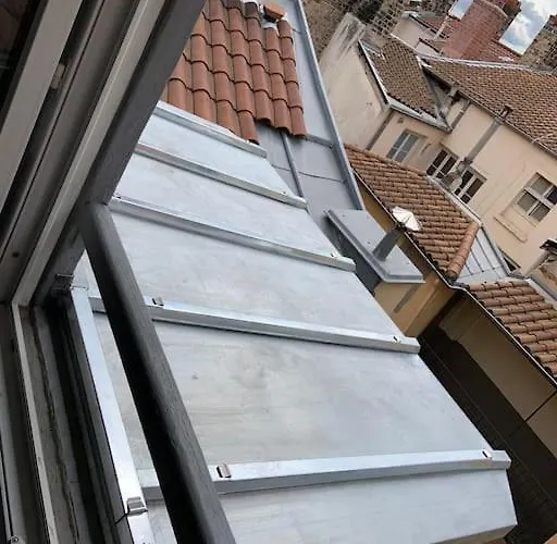 Le Silence Des Toits / Silence Under The Roofs Appartement *